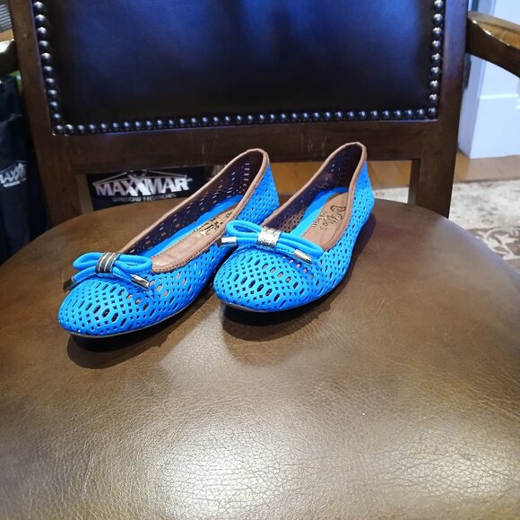 Cute Brand New Blue Flats/Slippers - Picture 3 of 7